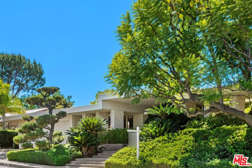 3031 Elvido Drive, Los Angeles, CA 90049