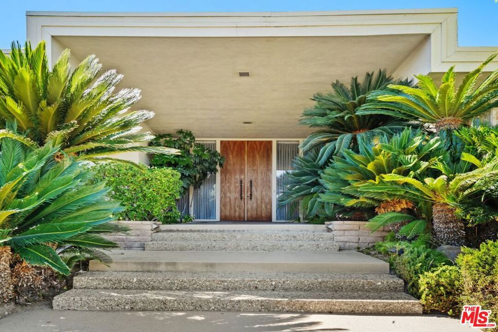 3031 Elvido Drive, Los Angeles, CA 90049