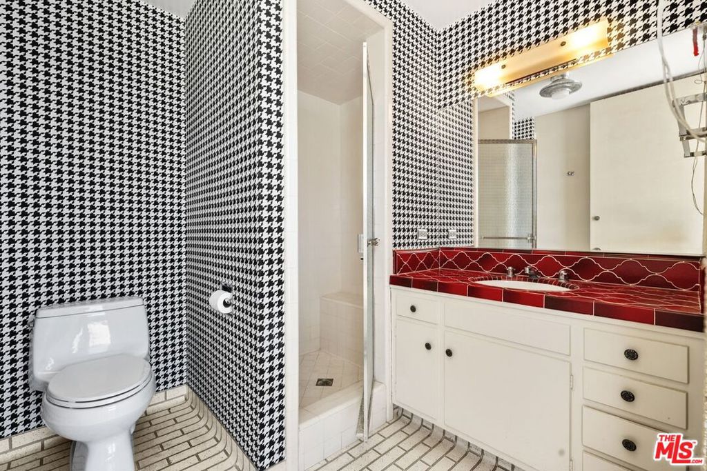 3031 Elvido Drive, Los Angeles, CA 90049