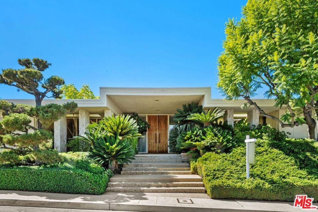 3031 Elvido Drive, Los Angeles, CA 90049