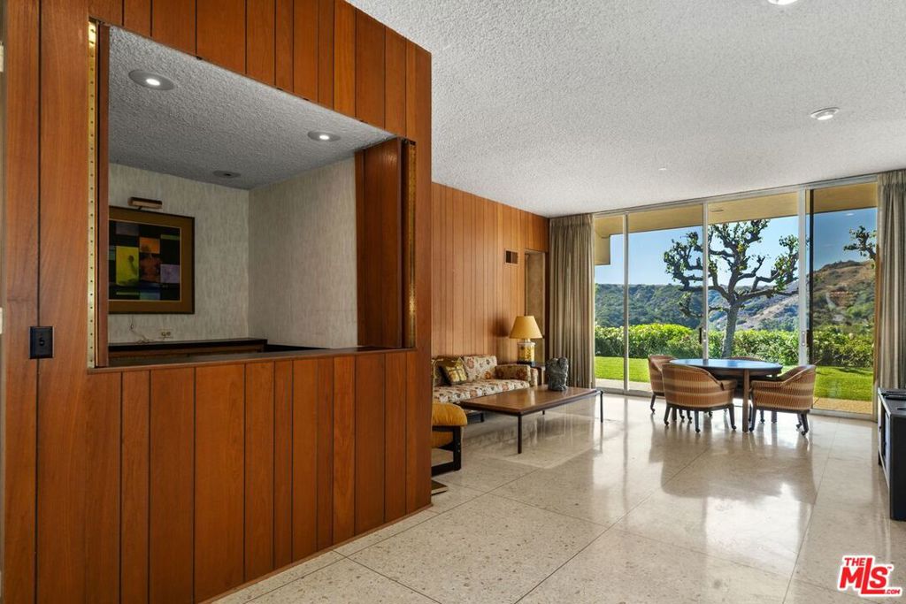 3031 Elvido Drive, Los Angeles, CA 90049