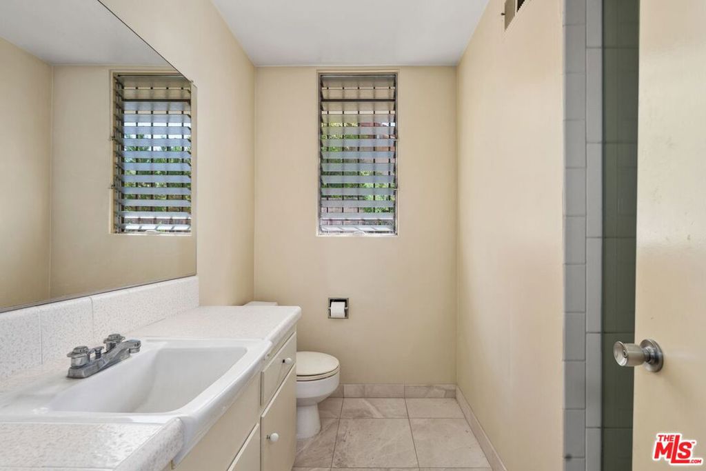 3031 Elvido Drive, Los Angeles, CA 90049