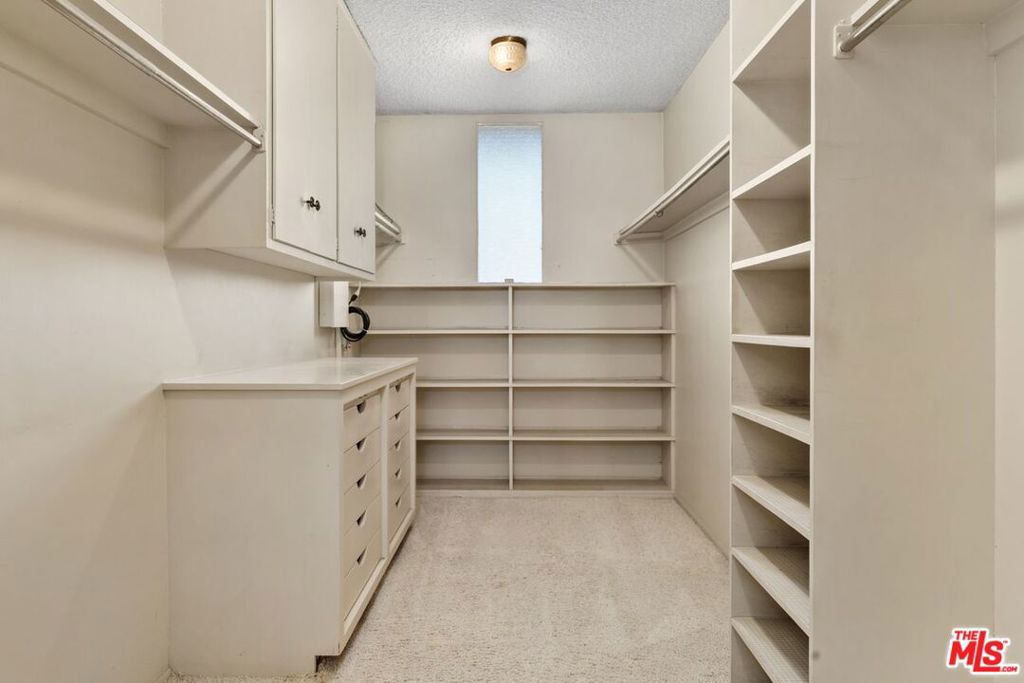 3031 Elvido Drive, Los Angeles, CA 90049