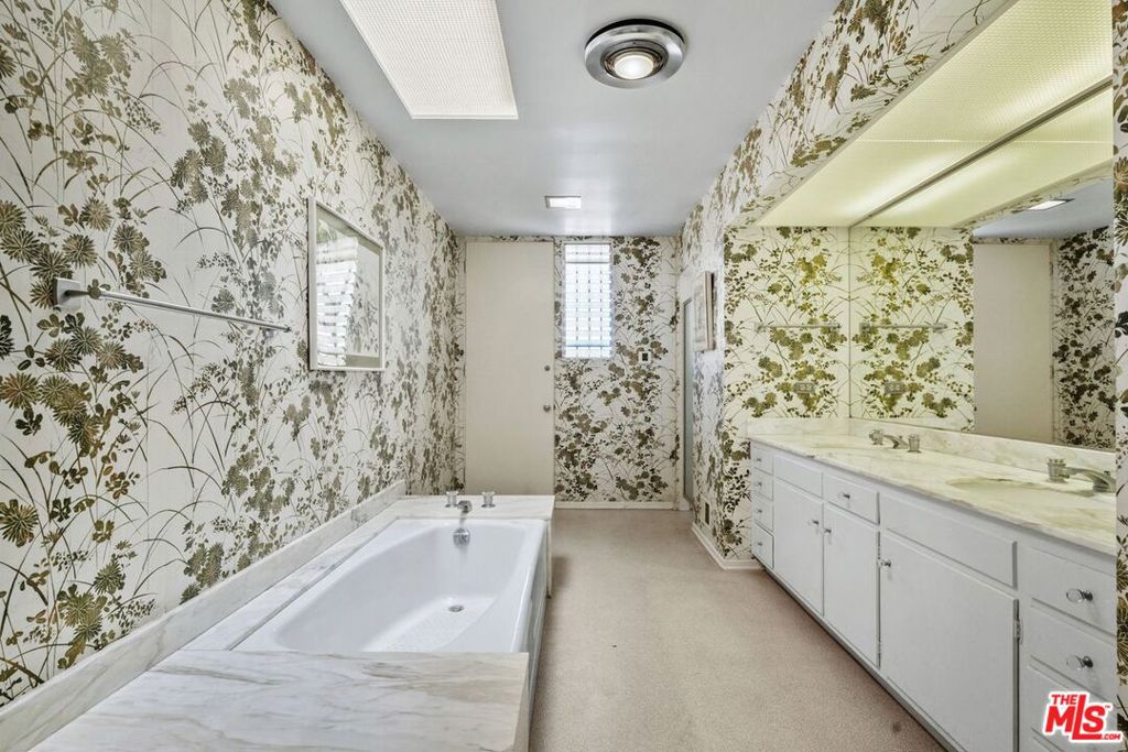 3031 Elvido Drive, Los Angeles, CA 90049
