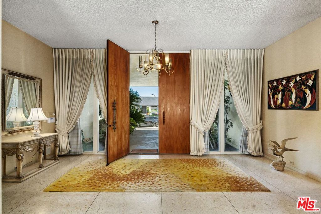 3031 Elvido Drive, Los Angeles, CA 90049