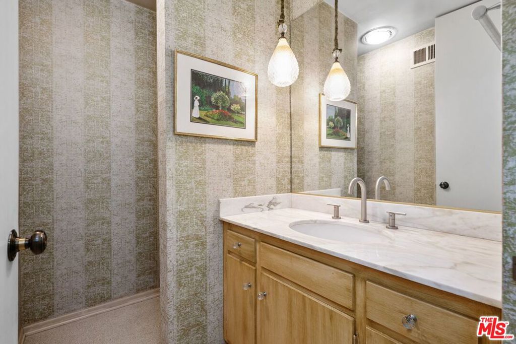 3031 Elvido Drive, Los Angeles, CA 90049