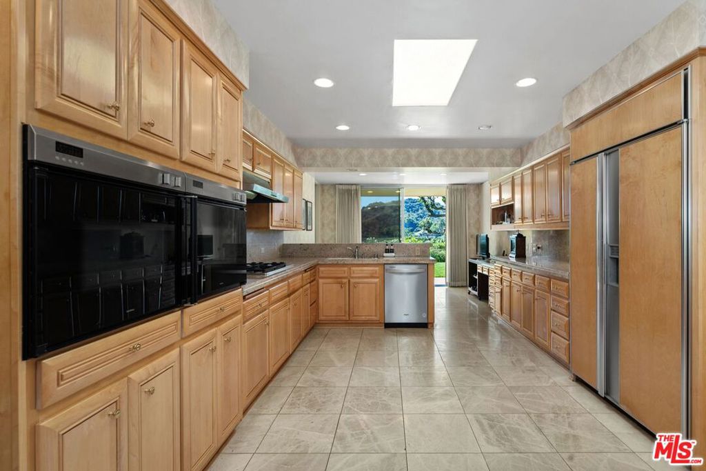 3031 Elvido Drive, Los Angeles, CA 90049