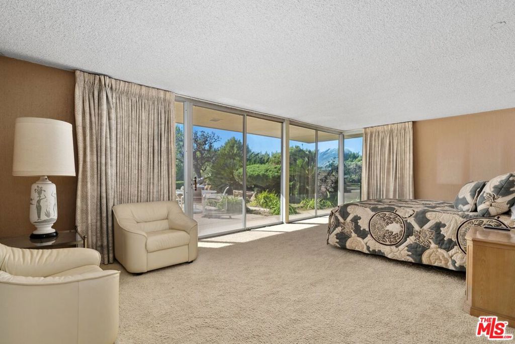 3031 Elvido Drive, Los Angeles, CA 90049