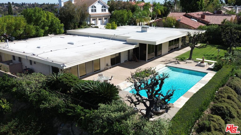 3031 Elvido Drive, Los Angeles, CA 90049