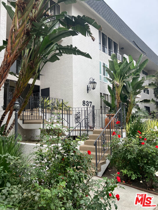 837 N West Knoll Drive, #319, West Hollywood, CA 90069 837 N West Knoll Drive, #319, West Hollywood, CA 90069