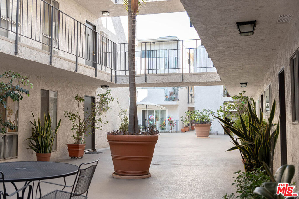 837 N West Knoll Drive, #319, West Hollywood, CA 90069
