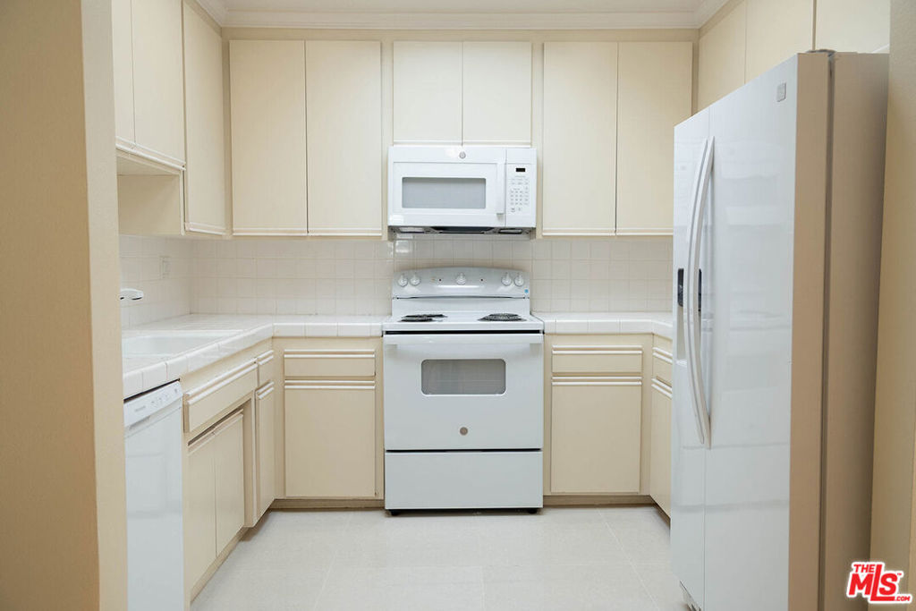 837 N West Knoll Drive, #319, West Hollywood, CA 90069