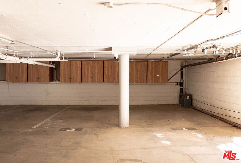 837 N West Knoll Drive, #319, West Hollywood, CA 90069