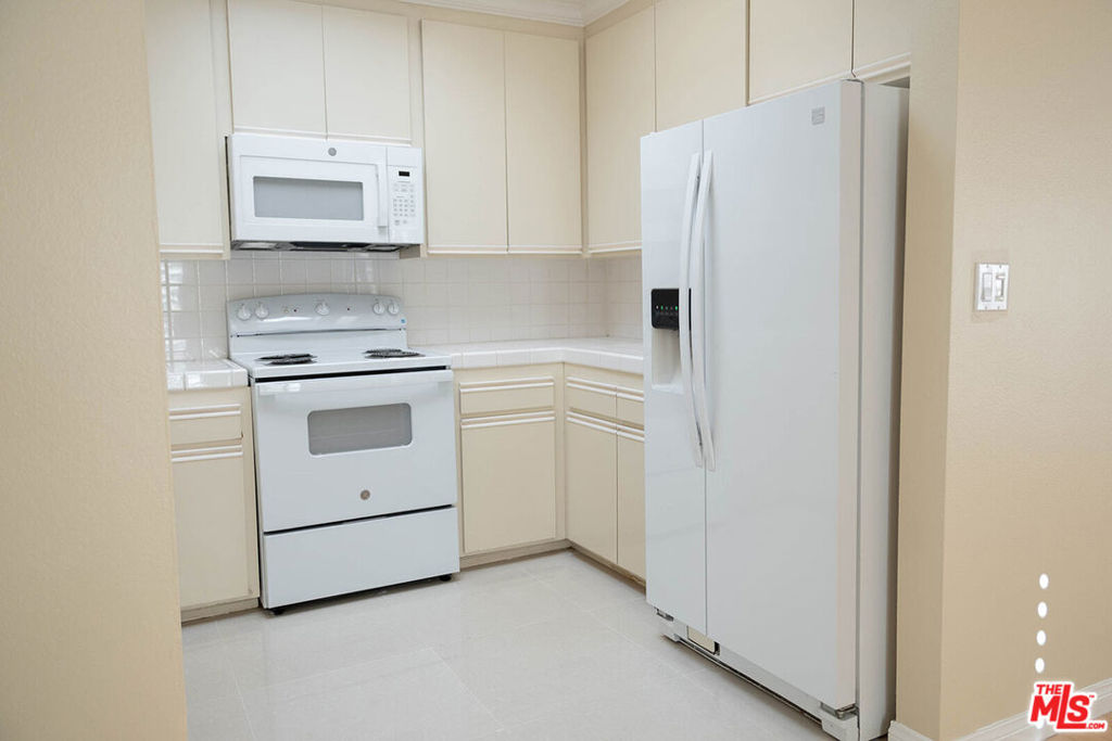 837 N West Knoll Drive, #319, West Hollywood, CA 90069