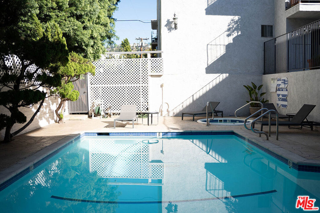 837 N West Knoll Drive, #319, West Hollywood, CA 90069
