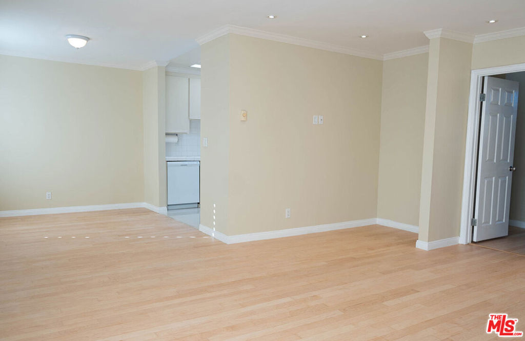 837 N West Knoll Drive, #319, West Hollywood, CA 90069