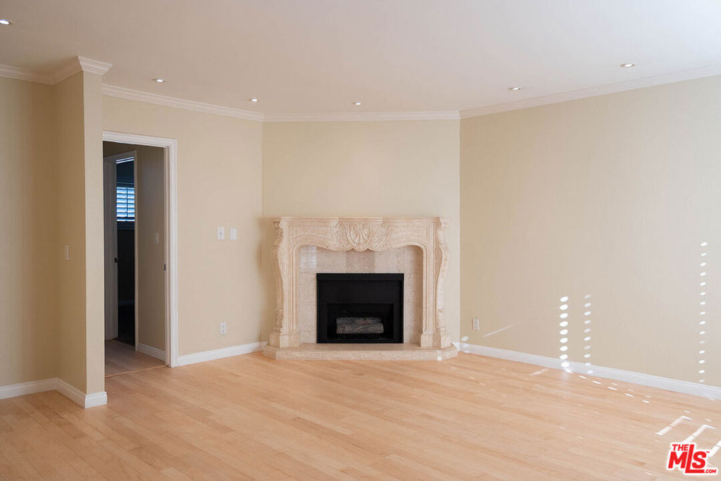 837 N West Knoll Drive, #319, West Hollywood, CA 90069