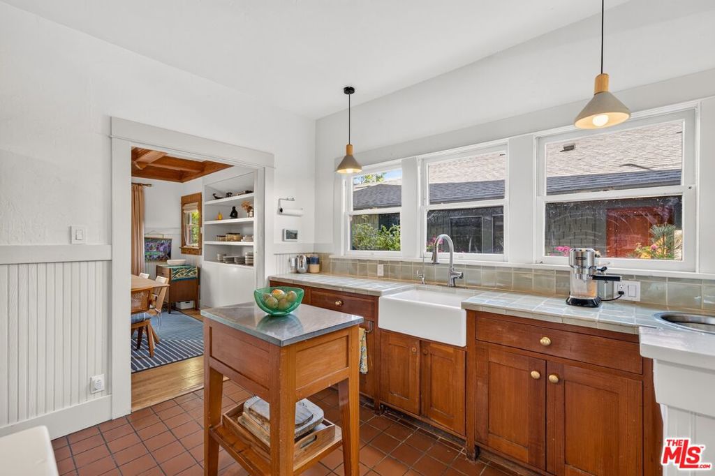 4412 Melbourne Avenue, Los Angeles, CA 90027