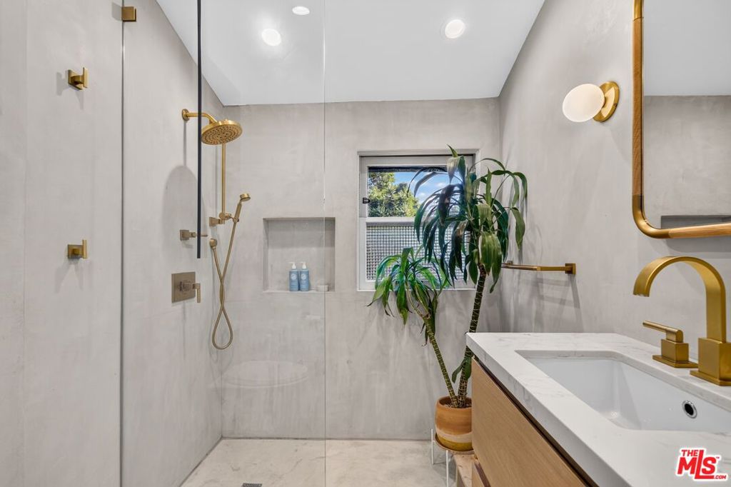 4412 Melbourne Avenue, Los Angeles, CA 90027