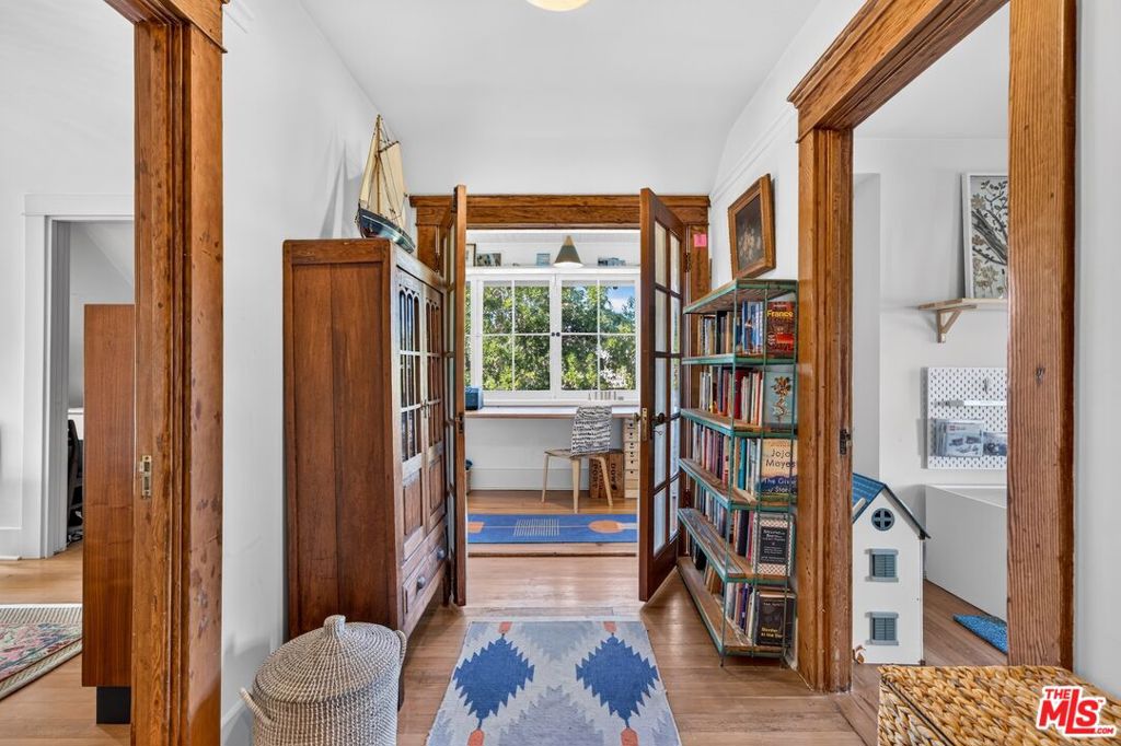 4412 Melbourne Avenue, Los Angeles, CA 90027