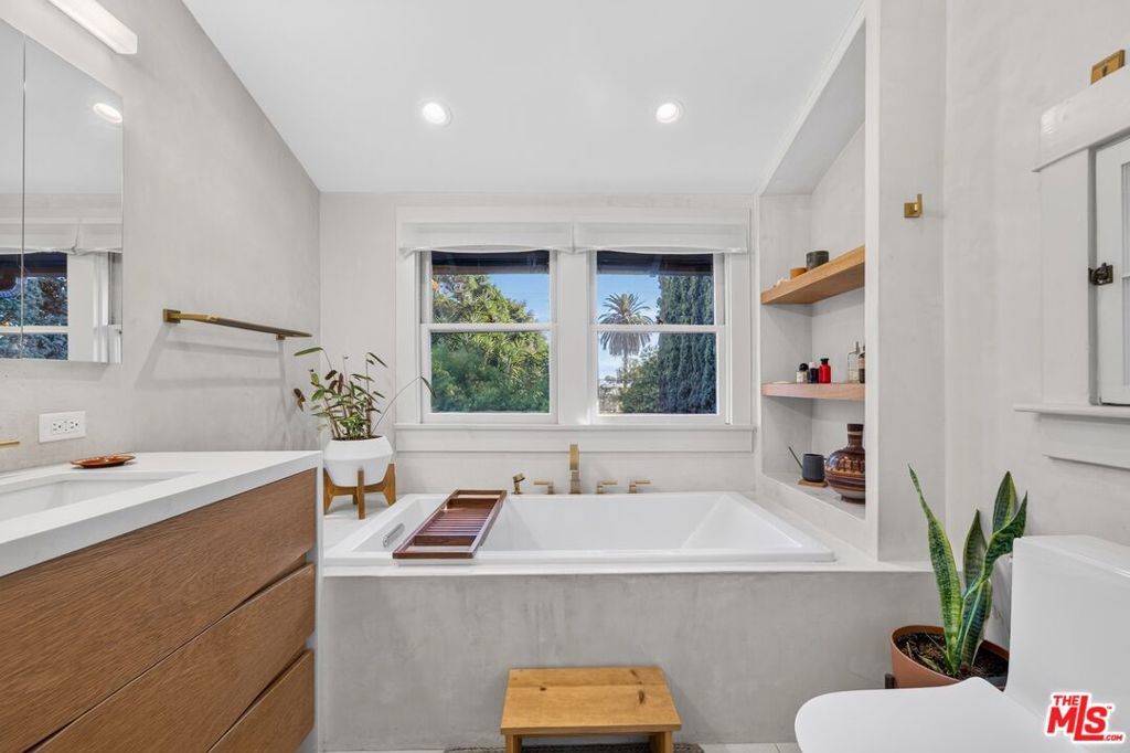 4412 Melbourne Avenue, Los Angeles, CA 90027