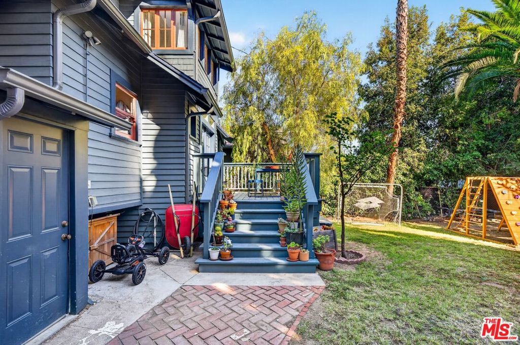 4412 Melbourne Avenue, Los Angeles, CA 90027
