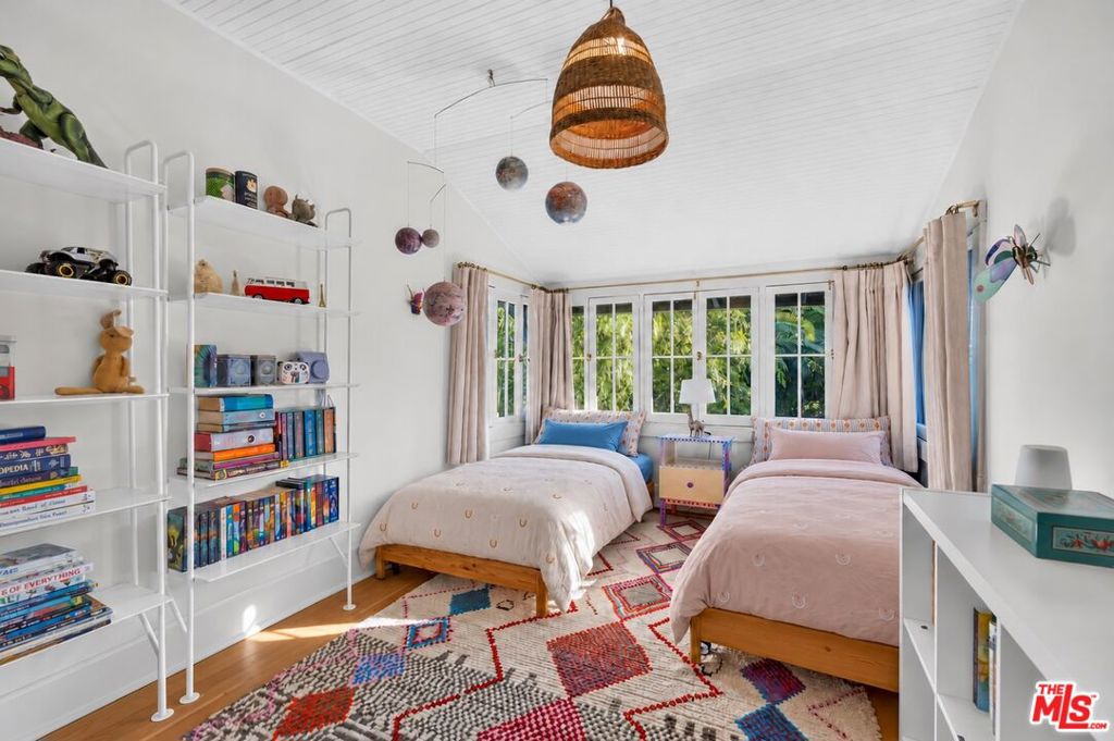 4412 Melbourne Avenue, Los Angeles, CA 90027