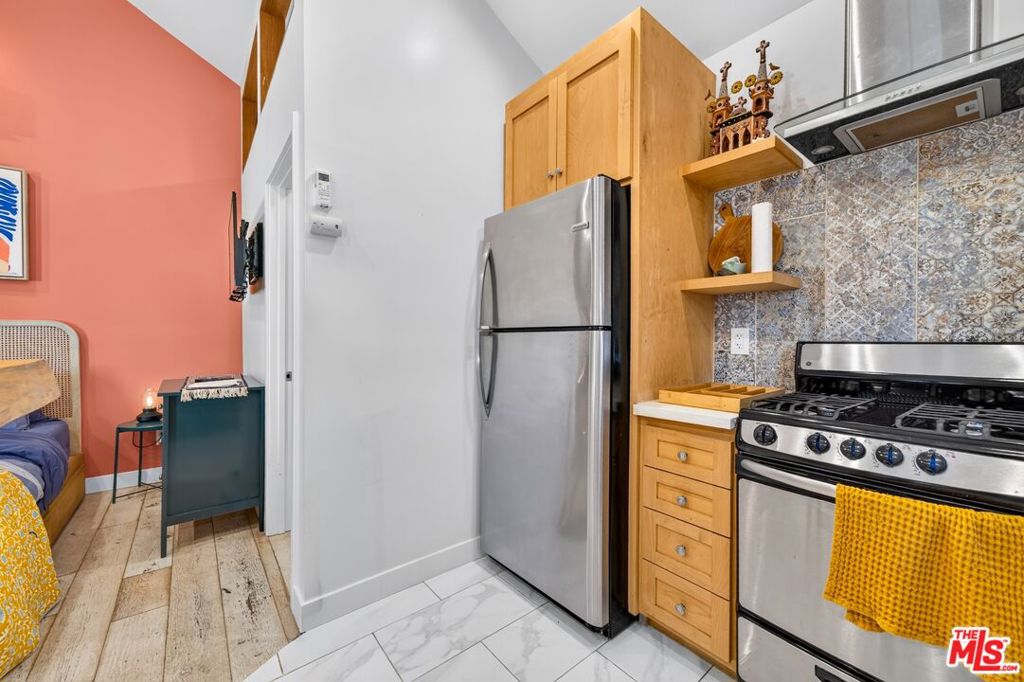 4412 Melbourne Avenue, Los Angeles, CA 90027