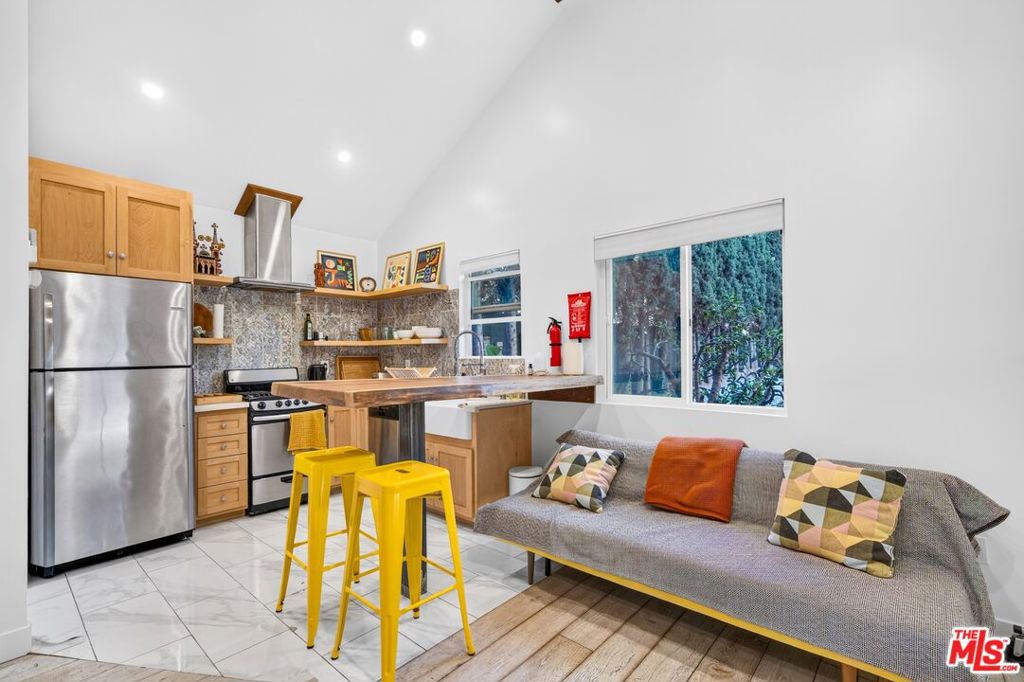 4412 Melbourne Avenue, Los Angeles, CA 90027