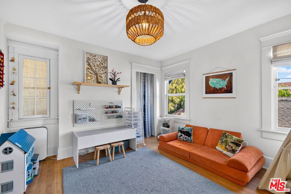 4412 Melbourne Avenue, Los Angeles, CA 90027