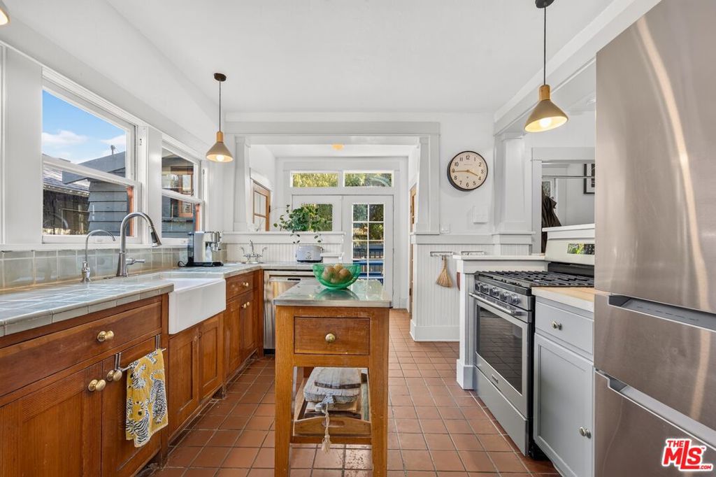 4412 Melbourne Avenue, Los Angeles, CA 90027