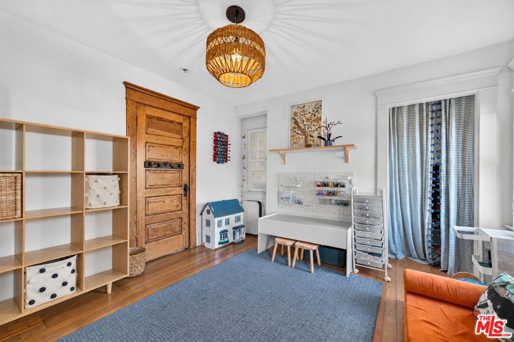 4412 Melbourne Avenue, Los Angeles, CA 90027