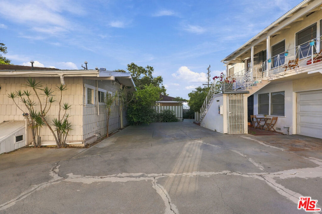 373 Myrtle Street, Glendale, CA 91203 373 Myrtle Street, Glendale, CA 91203