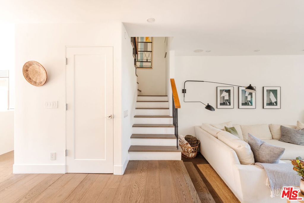 1979 Grace Avenue, #2, Los Angeles, CA 90068