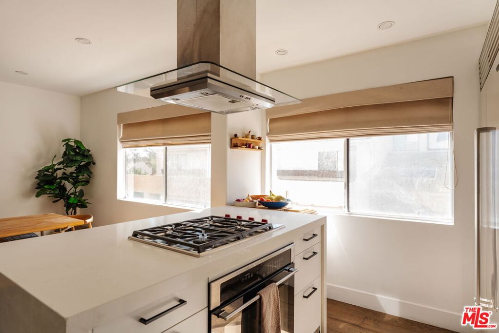 1979 Grace Avenue, #2, Los Angeles, CA 90068