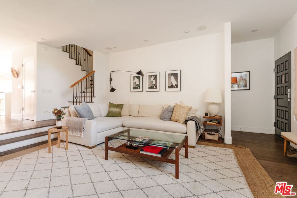 1979 Grace Avenue, #2, Los Angeles, CA 90068