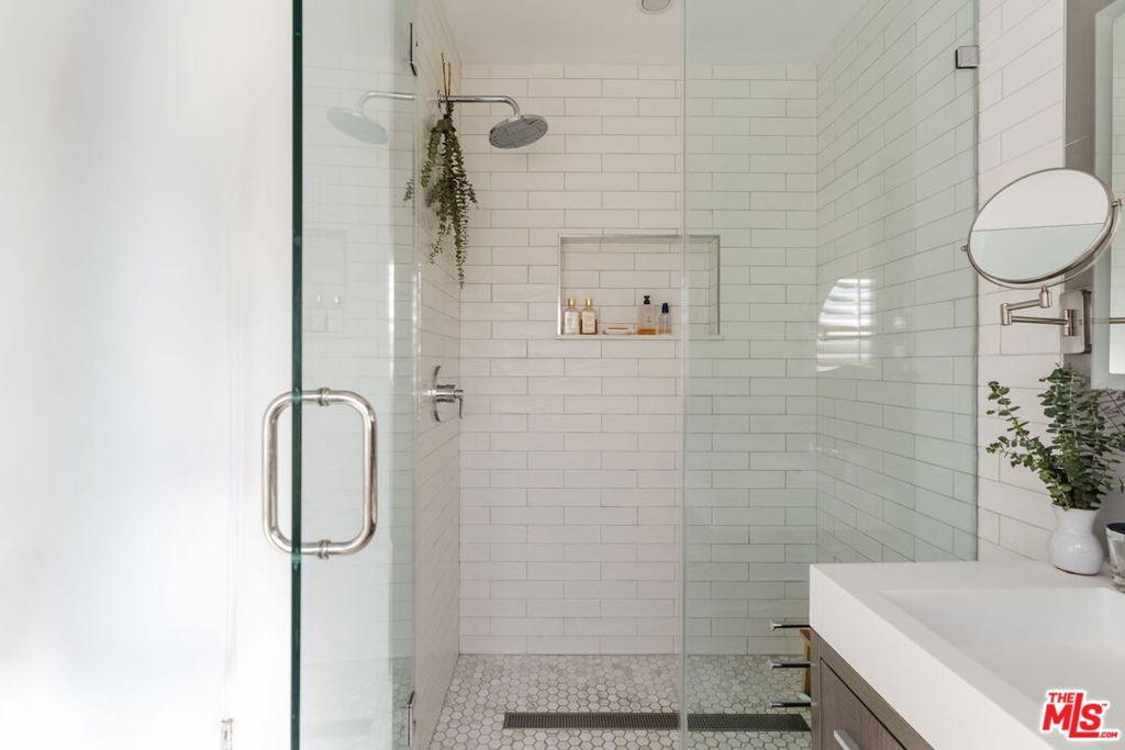 1979 Grace Avenue, #2, Los Angeles, CA 90068