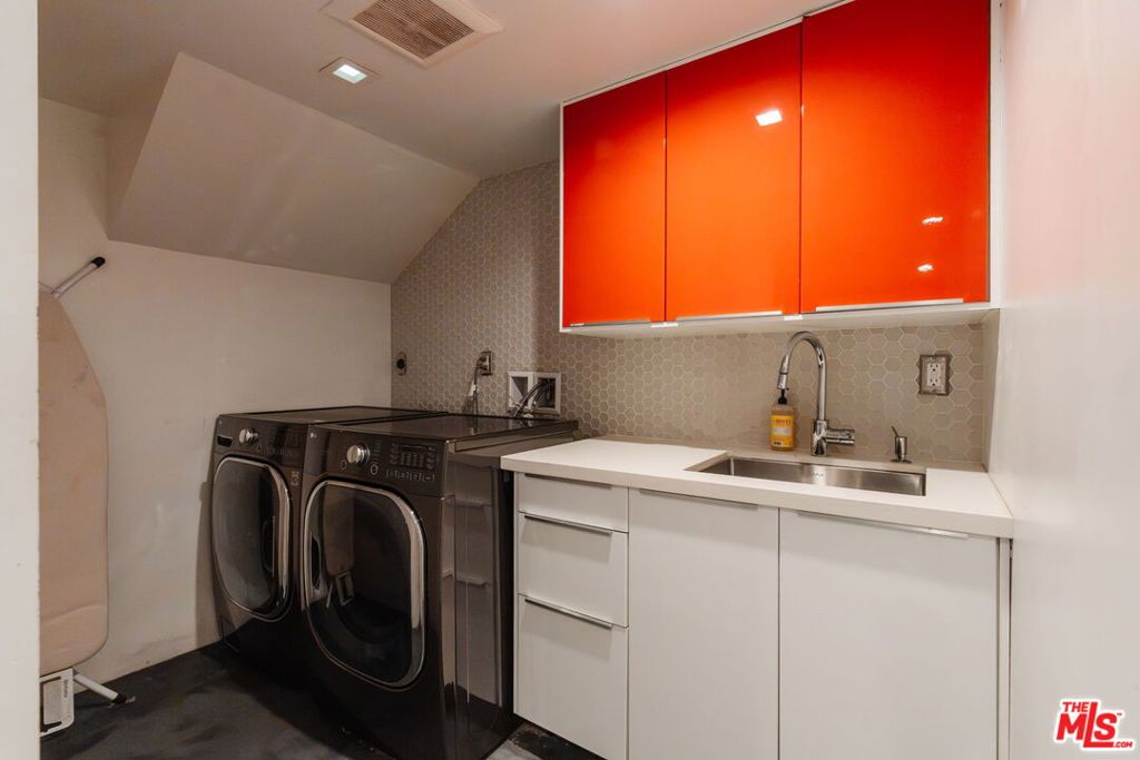1979 Grace Avenue, #2, Los Angeles, CA 90068