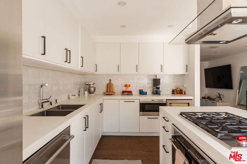1979 Grace Avenue, #2, Los Angeles, CA 90068
