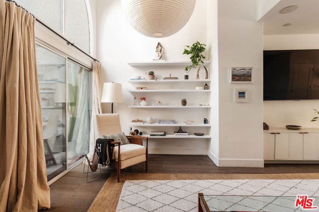 1979 Grace Avenue, #2, Los Angeles, CA 90068