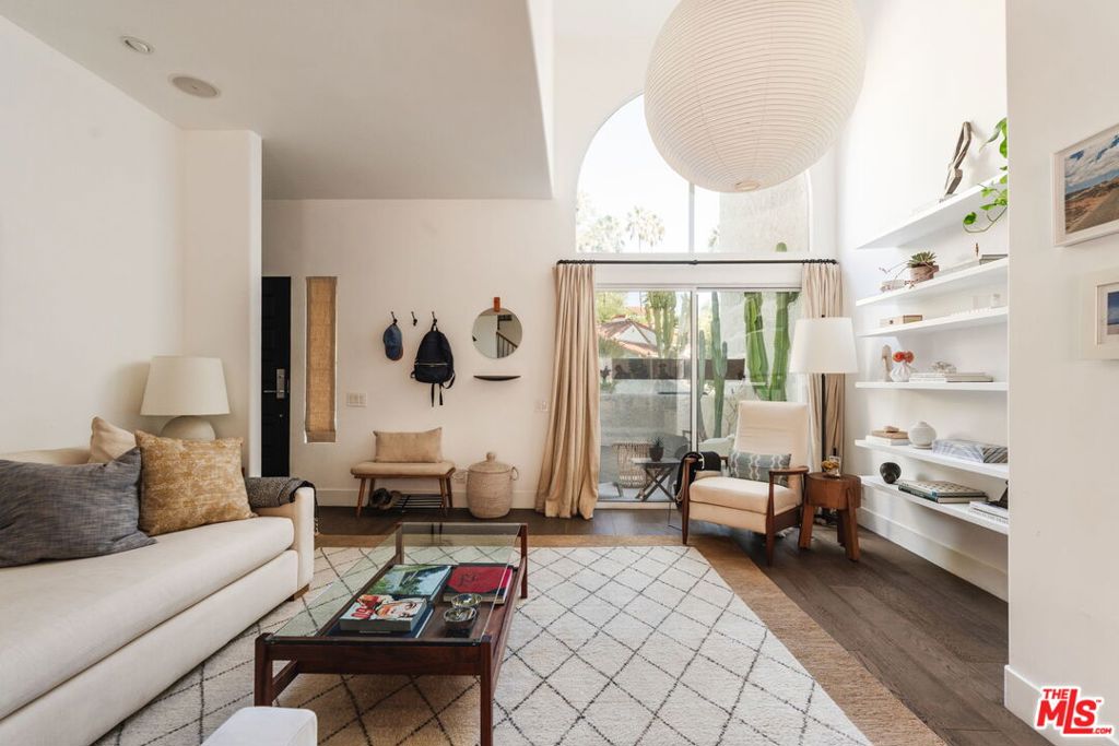 1979 Grace Avenue, #2, Los Angeles, CA 90068
