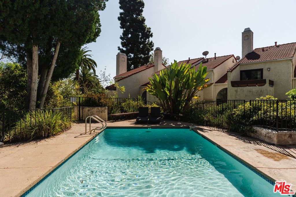 1979 Grace Avenue, #2, Los Angeles, CA 90068