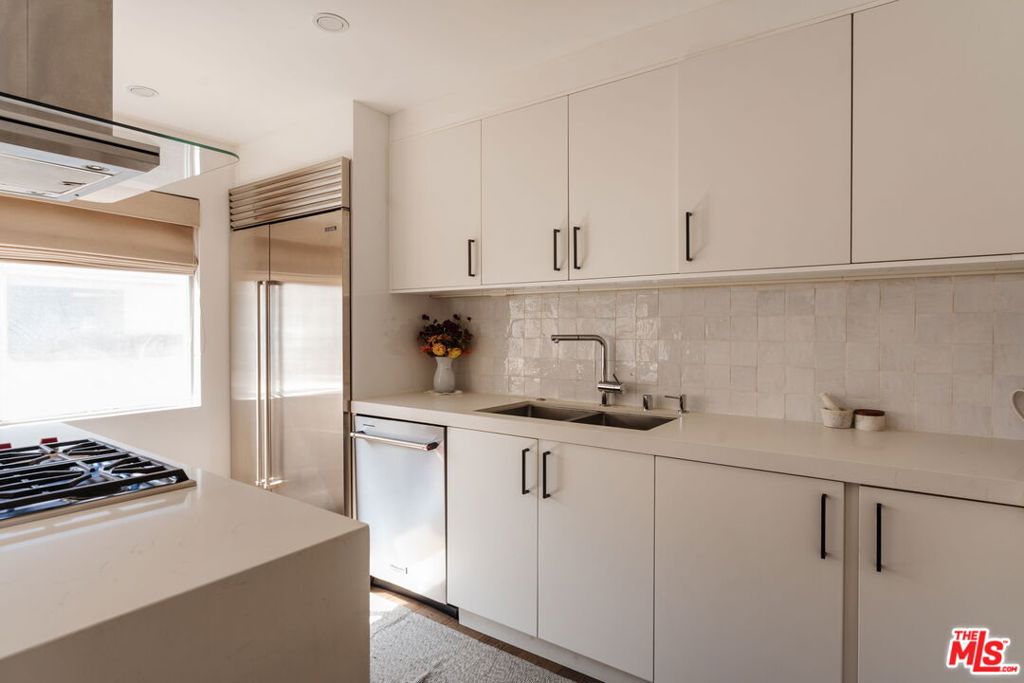 1979 Grace Avenue, #2, Los Angeles, CA 90068