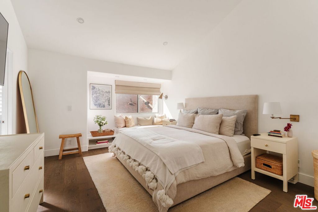 1979 Grace Avenue, #2, Los Angeles, CA 90068