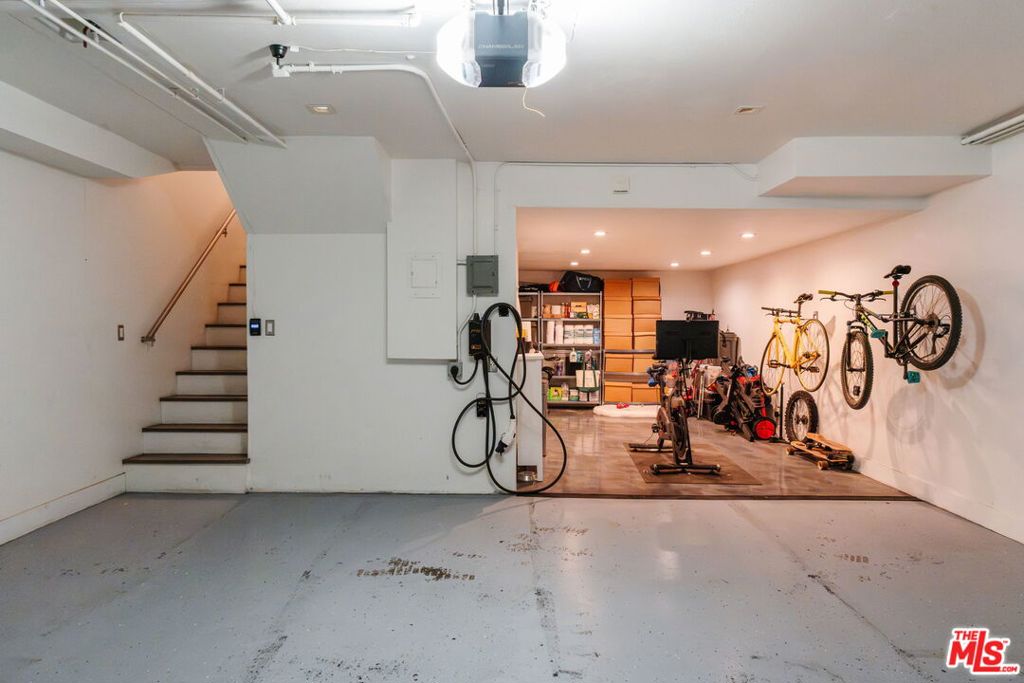 1979 Grace Avenue, #2, Los Angeles, CA 90068