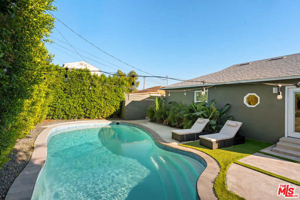 17109 Burton Street, Lake Balboa, CA 91406