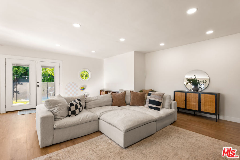 17109 Burton Street, Lake Balboa, CA 91406