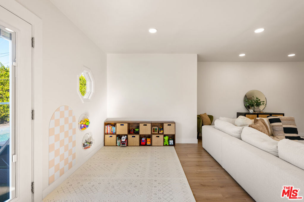 17109 Burton Street, Lake Balboa, CA 91406