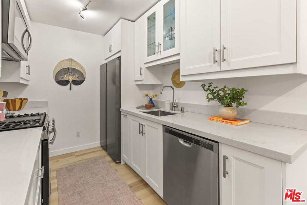 3325 Bagley Avenue, #105, Los Angeles, CA 90034