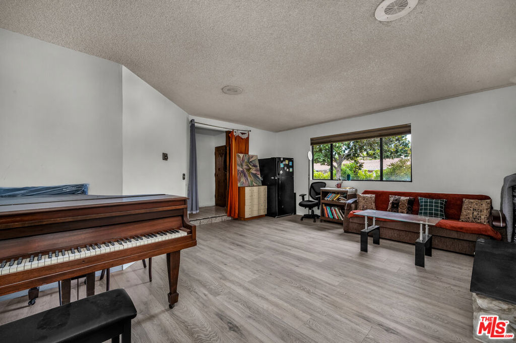 15623 Dorian Street, Sylmar, CA 91342 15623 Dorian Street, Sylmar, CA 91342